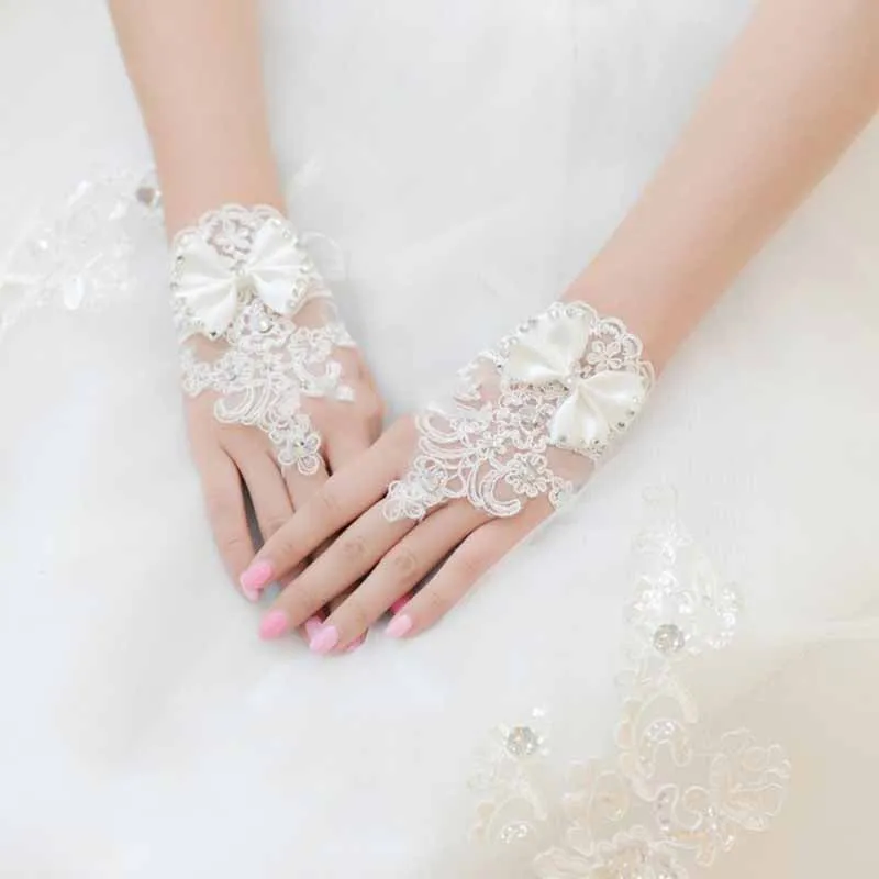 Chic Lace Bowknot Wedding Gloves