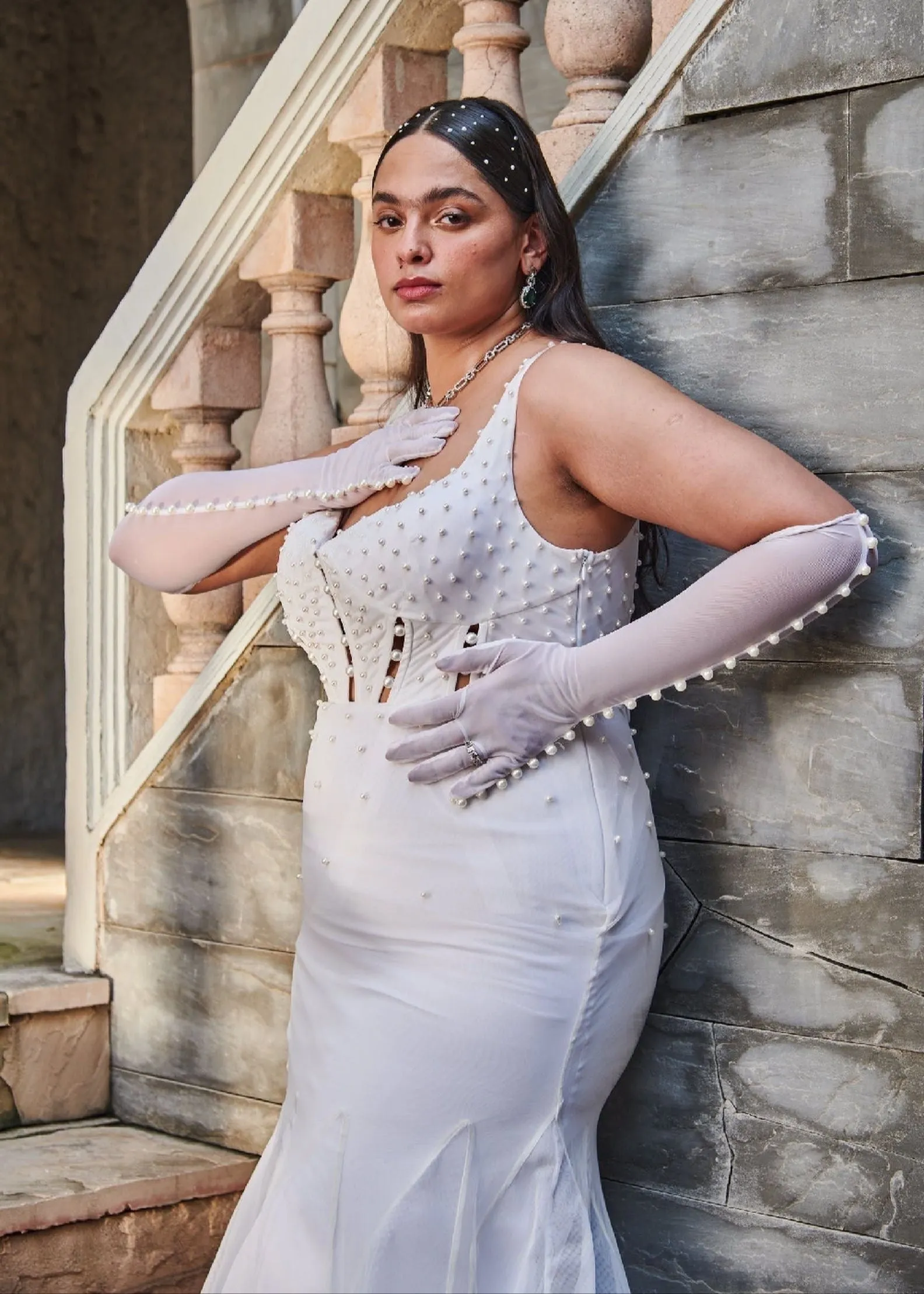 Clovia White Mesh Pearl Embroidered Gloves