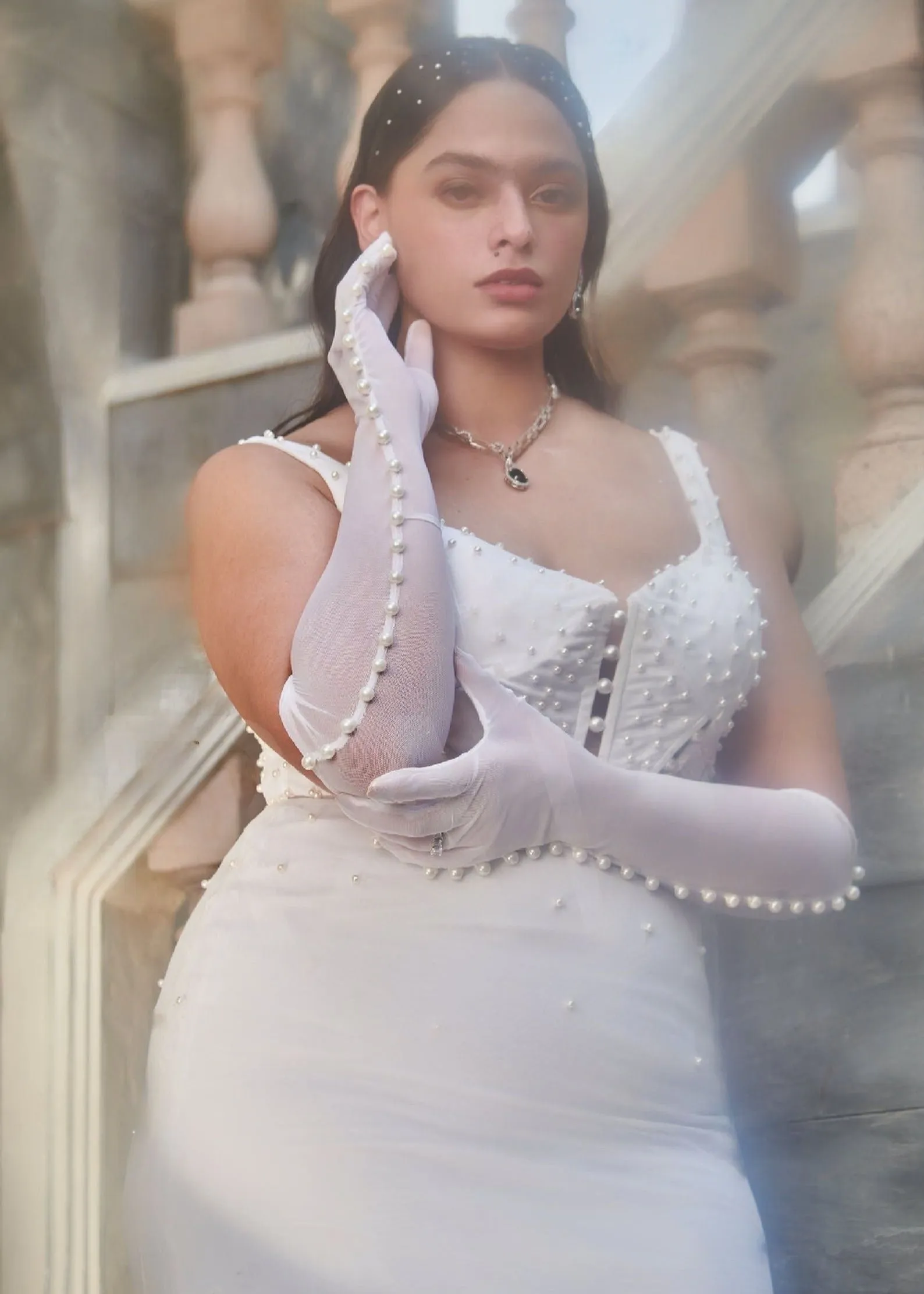 Clovia White Mesh Pearl Embroidered Gloves