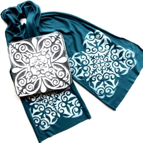 HOLIDAY SPECIAL Snowflake Skinny Scarf