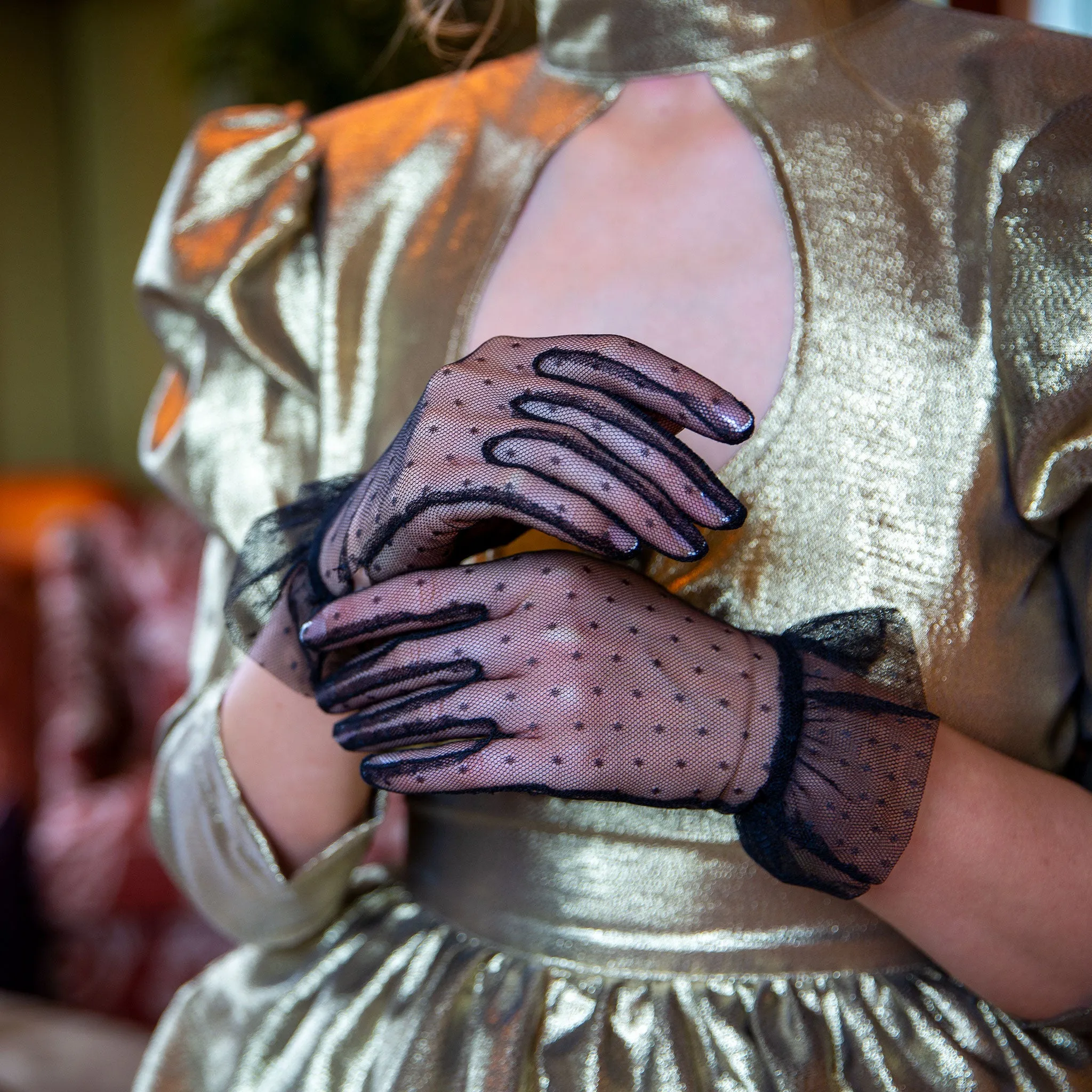 Women’s Tulle Gloves with Frilled Cuff